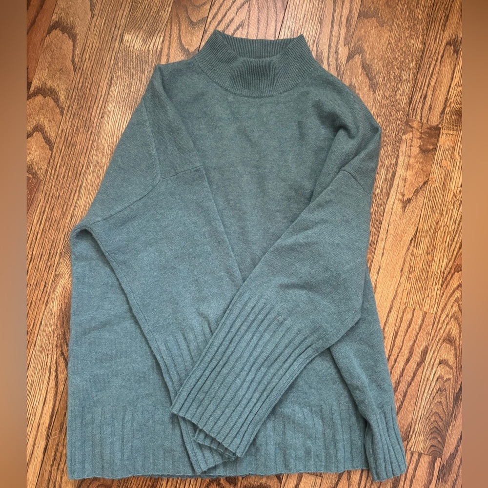 Jcrew 100% cashmere Mockneck BB404